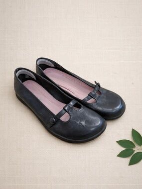 Lower East Side Black Flats – Y2K Classic | Size 6.5